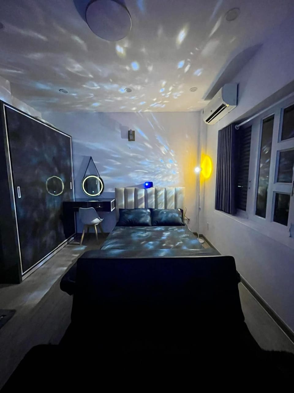 Photo of the whole room