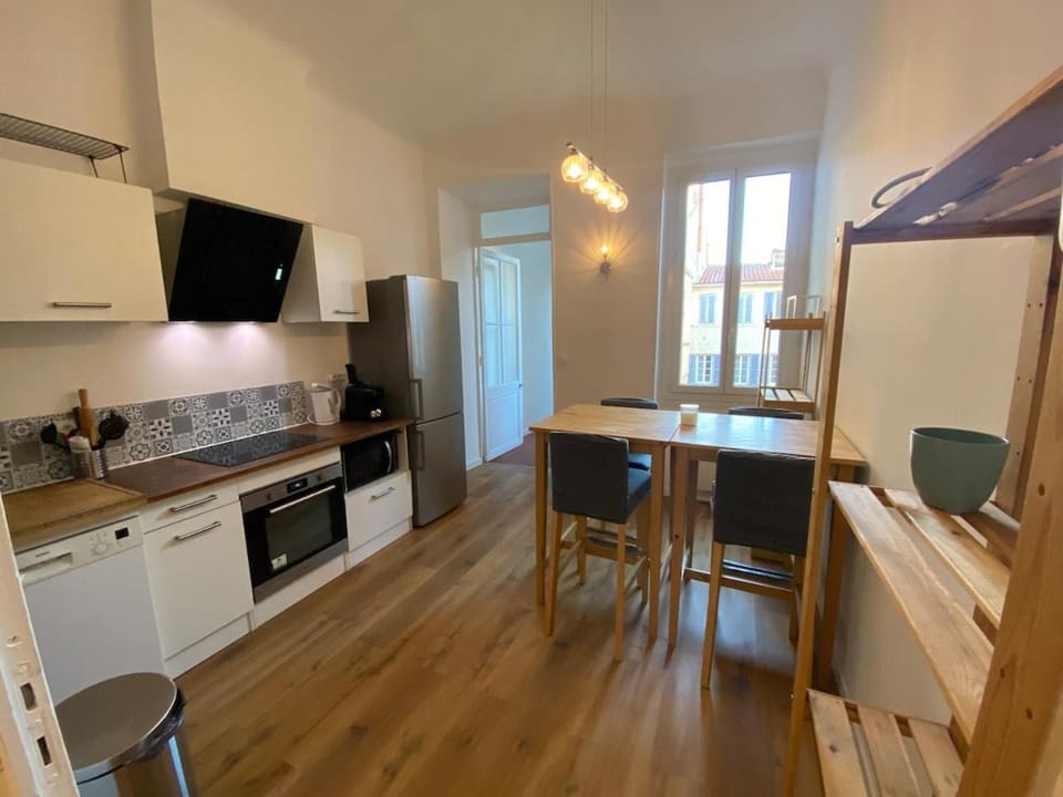 FLCbm -Grand 4 Chambres- 97M2 - 1km St Charles - Apartment in Marseille