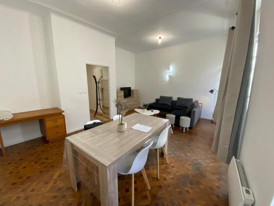 FLCbm -Grand 4 Chambres- 97M2 - 1km St Charles - Apartment in Marseille