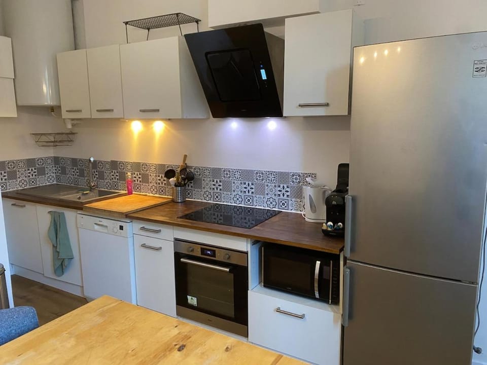 FLCbm -Grand 4 Chambres- 97M2 - 1km St Charles - Apartment in Marseille