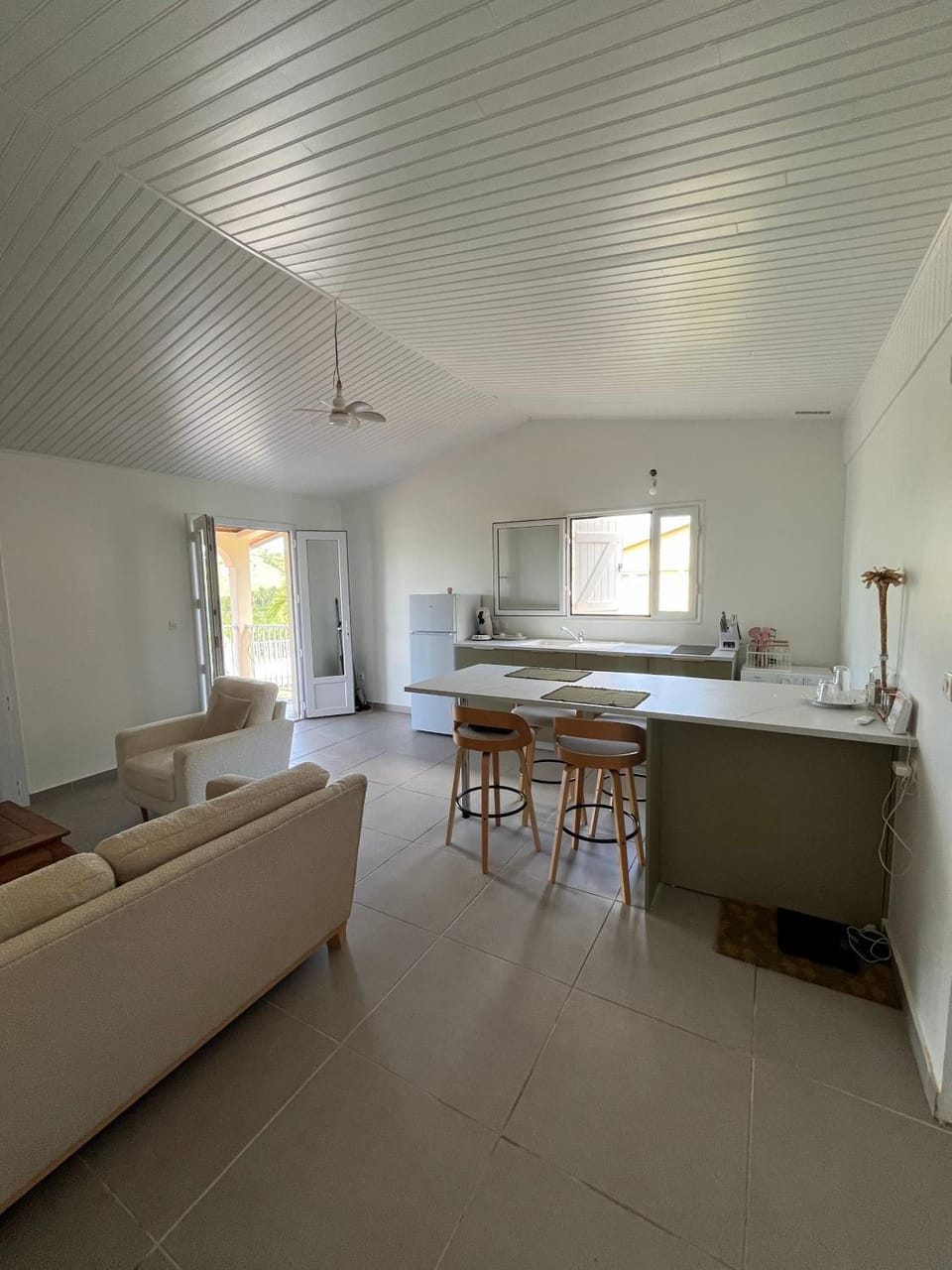 Kitchen or kitchenette, Living room, Seating area
