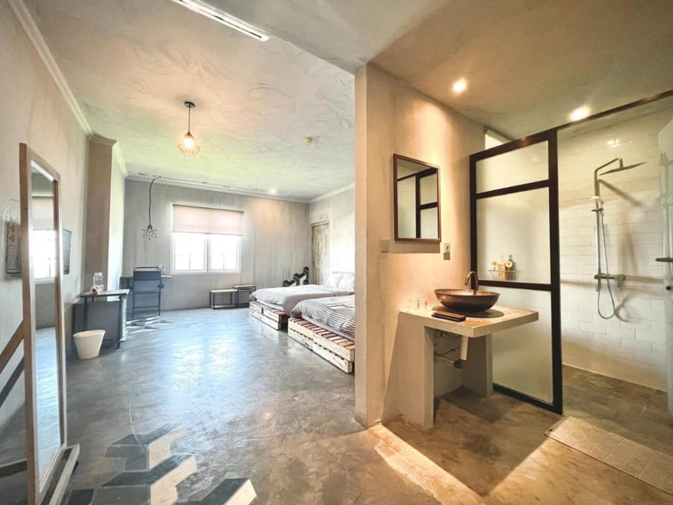 Photo of the whole room, Bedroom
