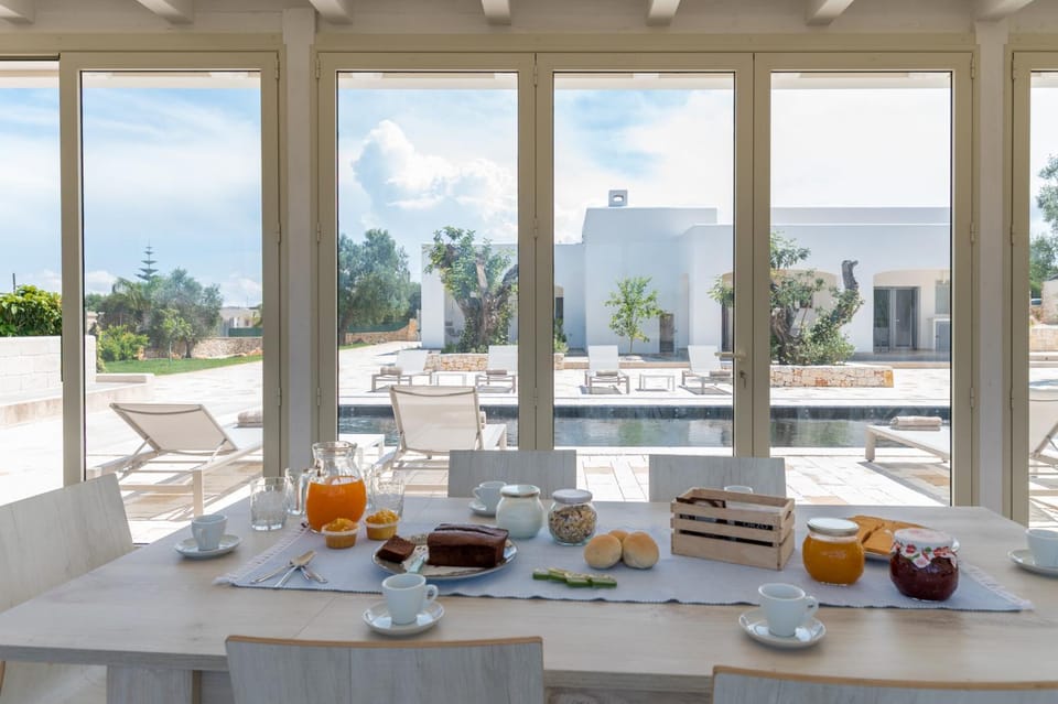 Swimming pool, kitchen