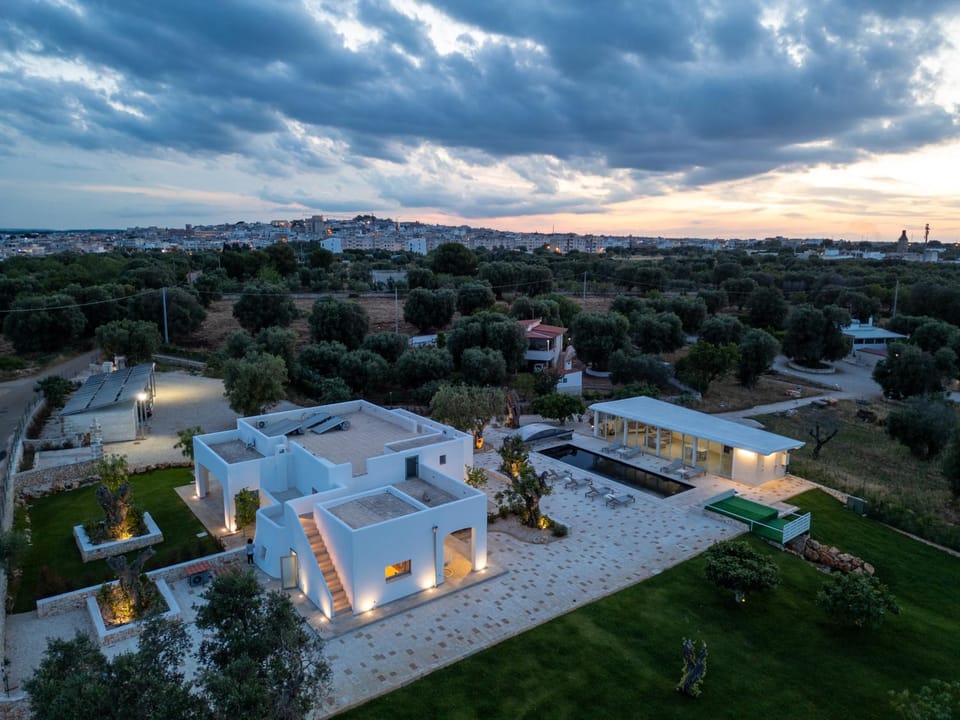 Property building, Bird's eye view, Swimming pool