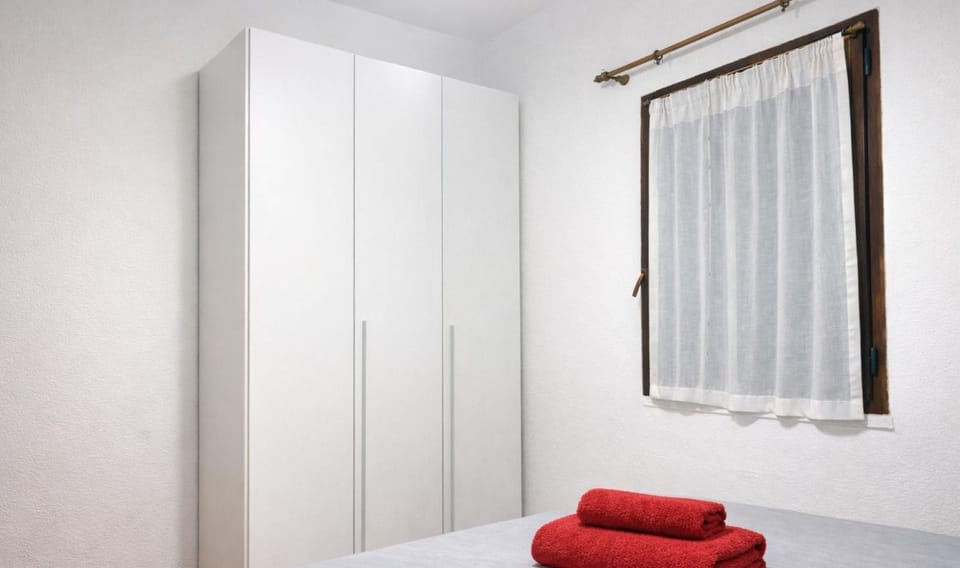 Bed, Photo of the whole room, Bedroom, towels, wardrobe