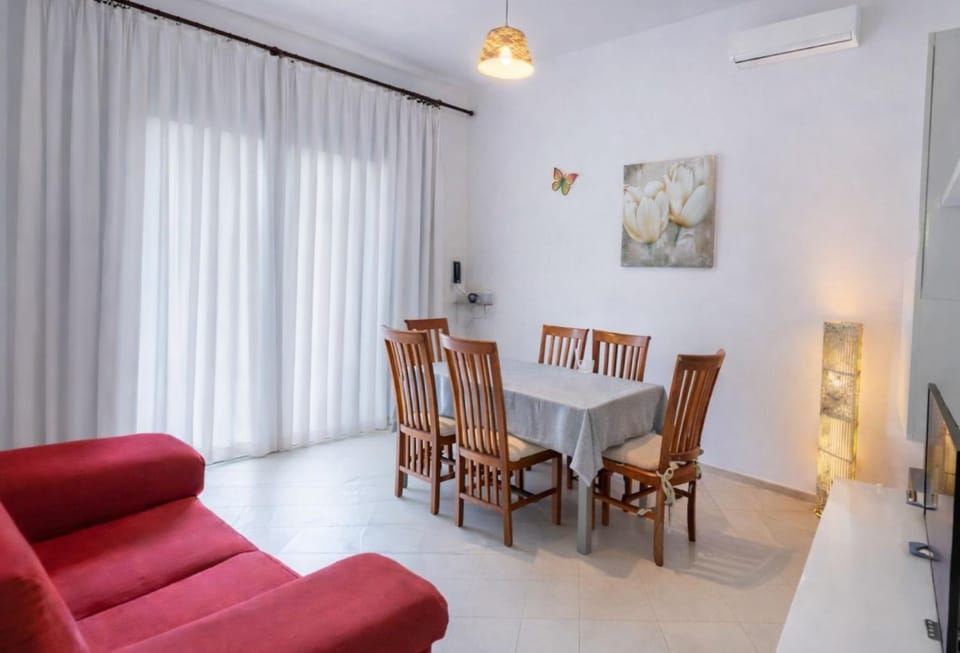 Living room, Seating area, Dining area, air conditioner