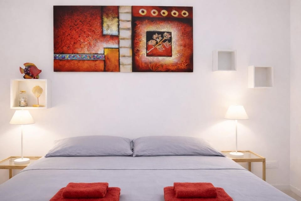 Bed, Photo of the whole room, Decorative detail, Bedroom