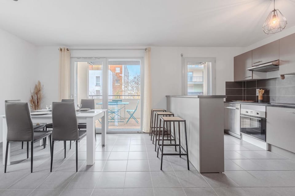 Appartement calme et lumineux terrasse et P privé Apartment in Toulouse