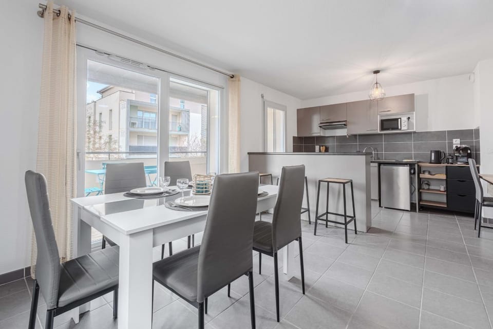 Appartement calme et lumineux terrasse et P privé Apartment in Toulouse