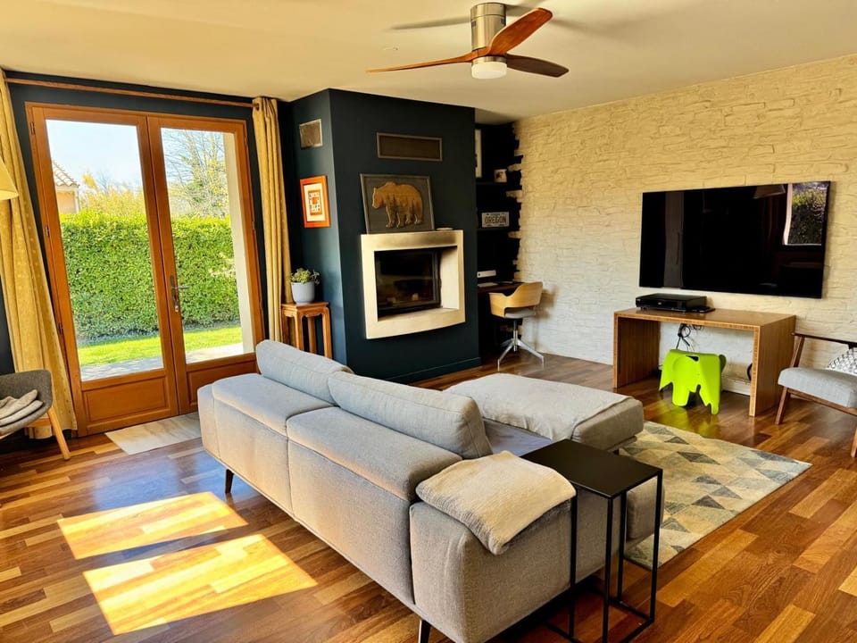Maison a Valreas avec 2000m2 de terrain arbore Villa in Valréas