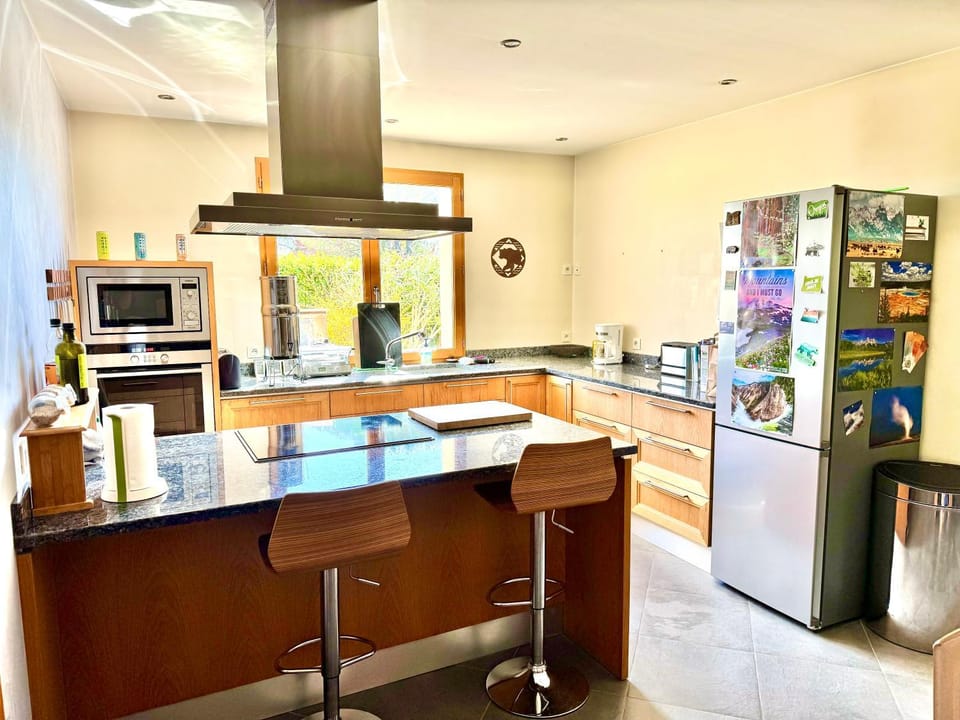 Maison a Valreas avec 2000m2 de terrain arbore Villa in Valréas