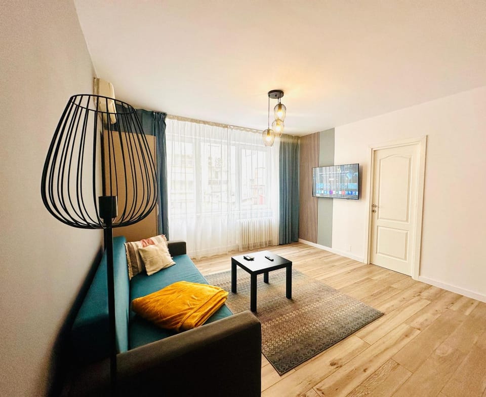 Living room, internet