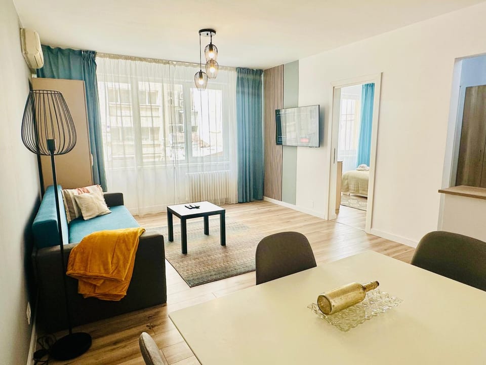 TV and multimedia, Living room, Dining area