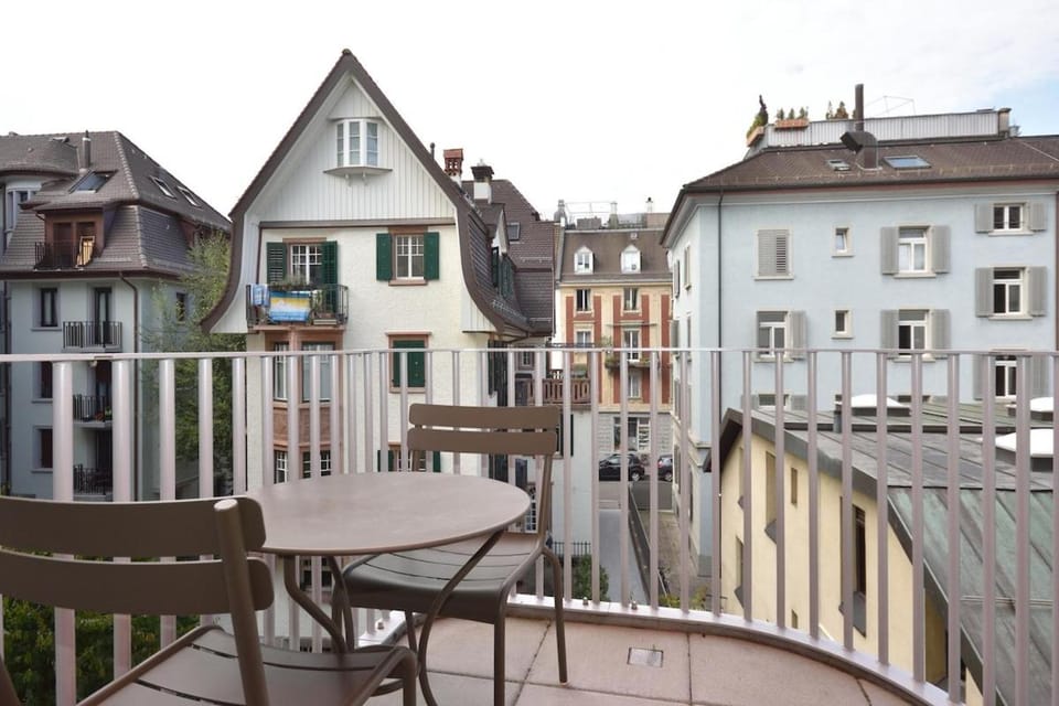 1BR - Modern, stylish, centrally located - Baron 26 Apartment in Zurich City