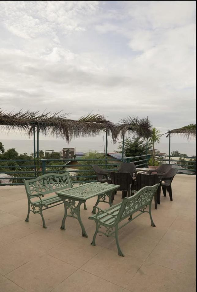 Beach View a Walk to 711 and El Union with Pool Access Apartment in San Juan