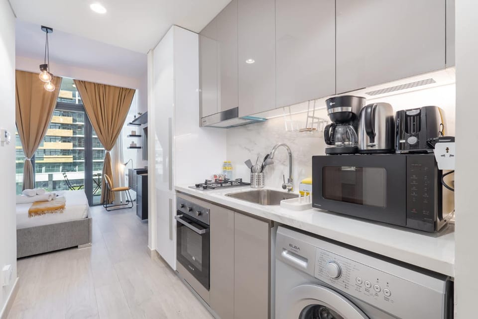 Free housekeeping visits during your stay - StayShort - Modern Studio in Azizi Riviera 46 Sleeps 2 Apartment in Dubai