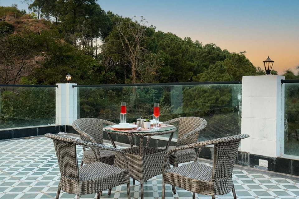 ELIVAAS Signature Pine view resort Resort in Himachal Pradesh