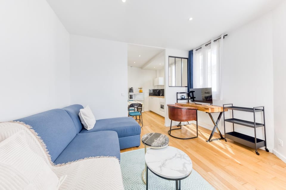 Kitchen or kitchenette, Seating area, Dining area