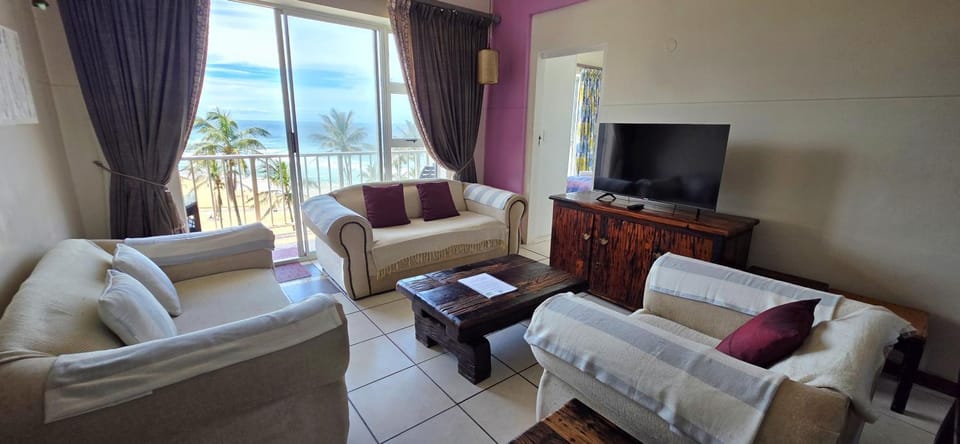Living room, Pool view, Sea view