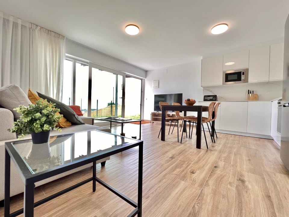 Kitchen or kitchenette, Living room, Seating area, Dining area