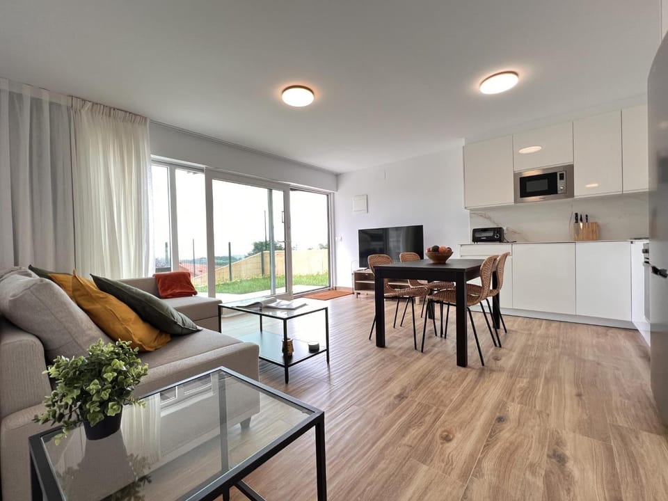 Kitchen or kitchenette, Living room, Seating area, Dining area