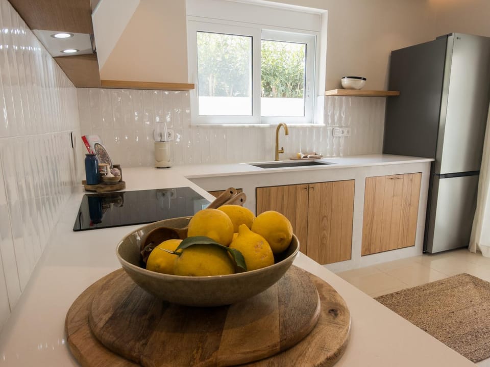 Kitchen or kitchenette, Food and drinks, Food, oven