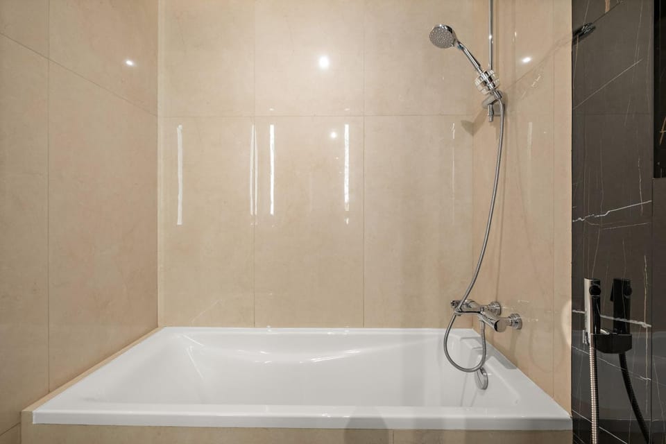 FIRST CLASS 1BR Burj Khalifa & Fountain View Apartment in Dubai