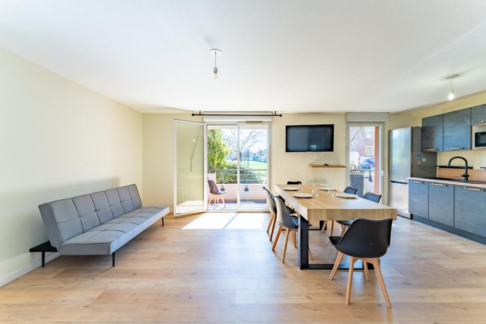 TV and multimedia, Kitchen or kitchenette, Living room, Seating area, Dining area, pet friendly