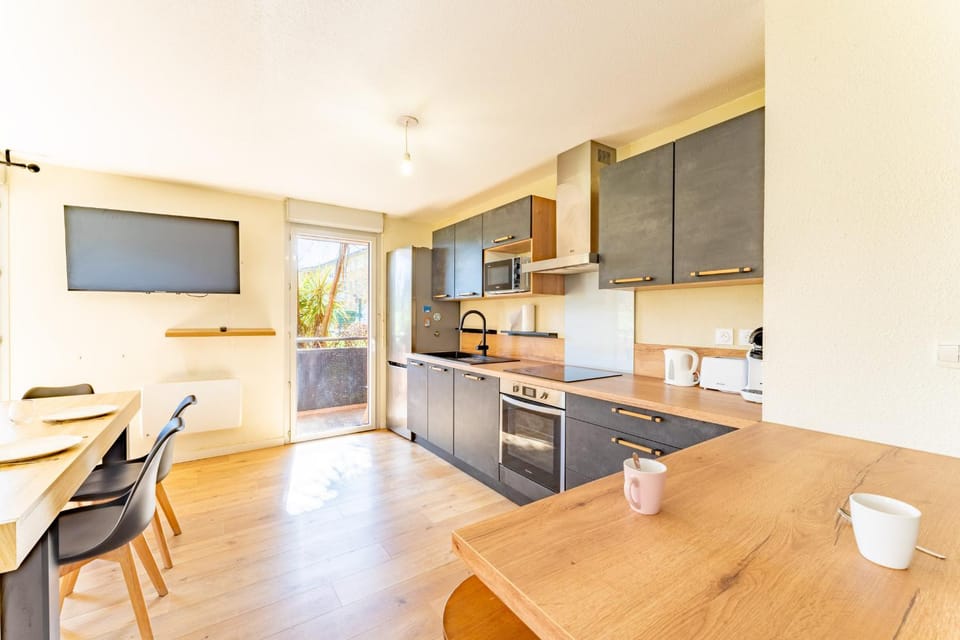 TV and multimedia, Kitchen or kitchenette, Dining area, dishwasher, oven, pet friendly, stove