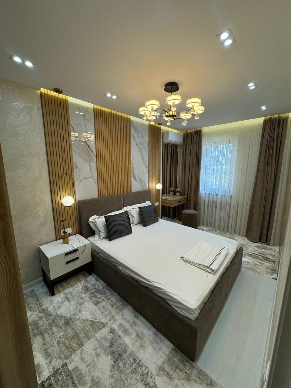 Bed, Photo of the whole room, Bedroom