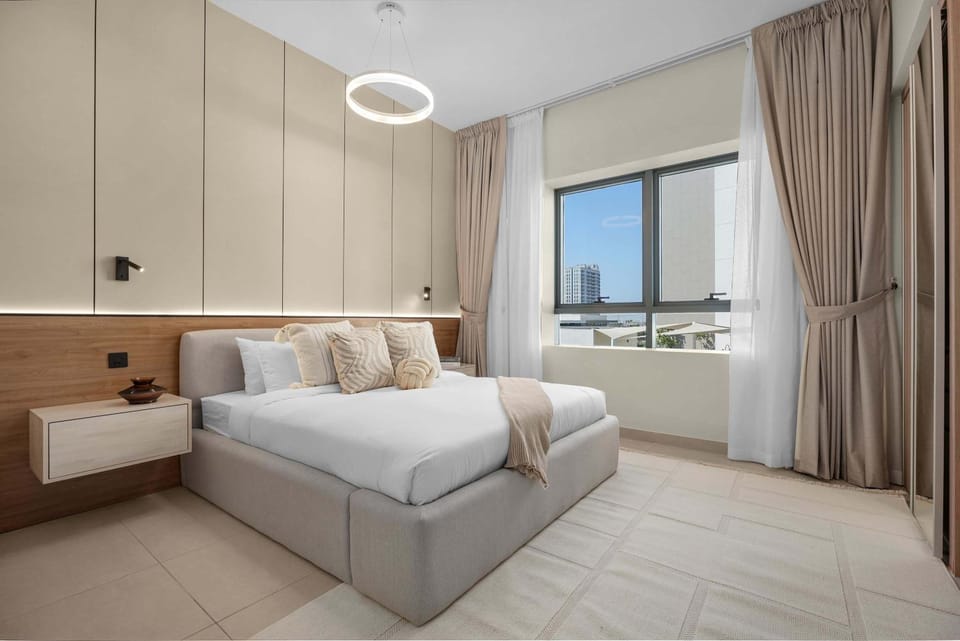 Luxury 2BR w City View Balcony Apartment in Dubai