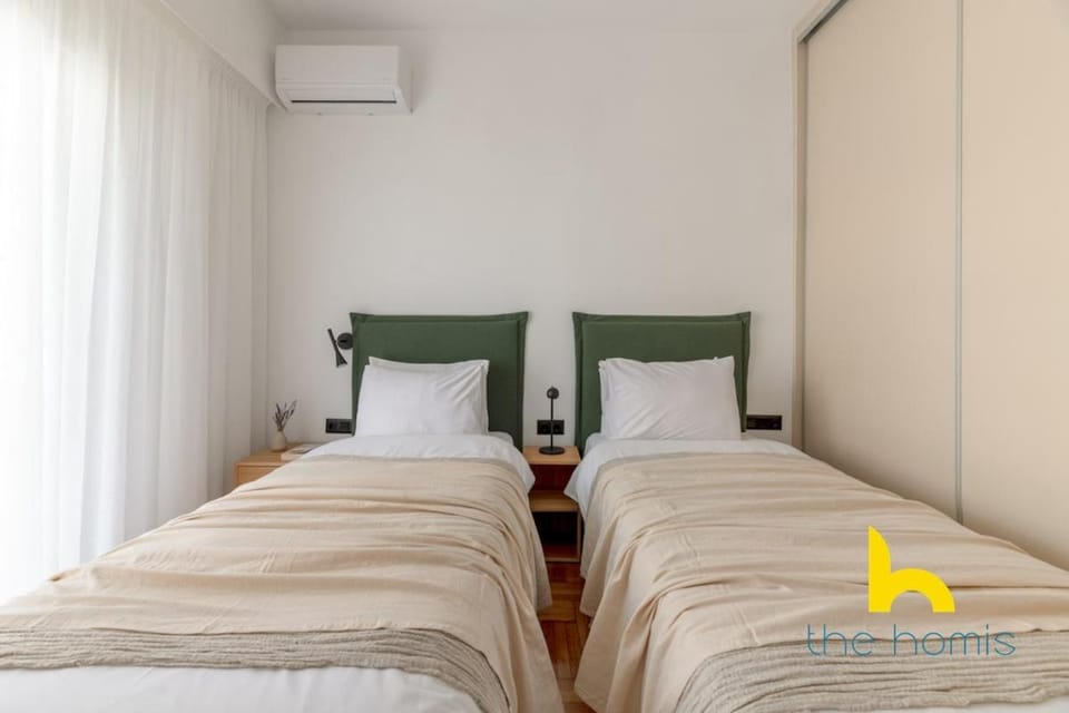 Sunlit Balcony Family APT Whirpool & Netflix Apartment in Kallithea