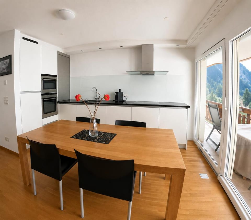 Dining area, kitchen