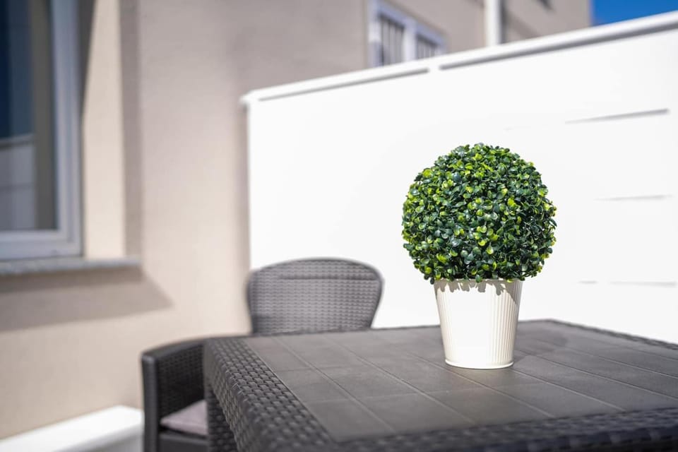 KeyRoom Patio & Parking near Lake Como House in Como