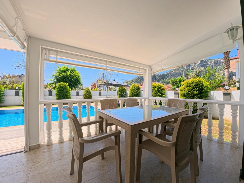 Patio, Dining area