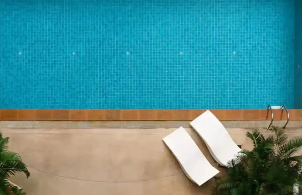 Large 6 Pax Bedroom with 3 Beds and Balcony next to Nana BTS Apartment in Bangkok