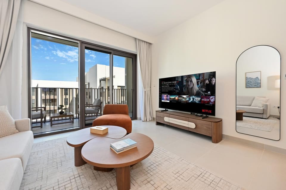 Luxury 1BR Beach Access Creek Beach Apartment in Dubai