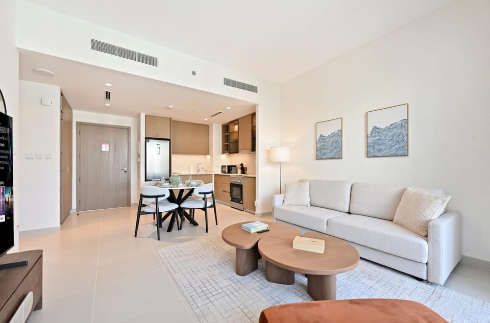 Luxury 1BR Beach Access Creek Beach Apartment in Dubai