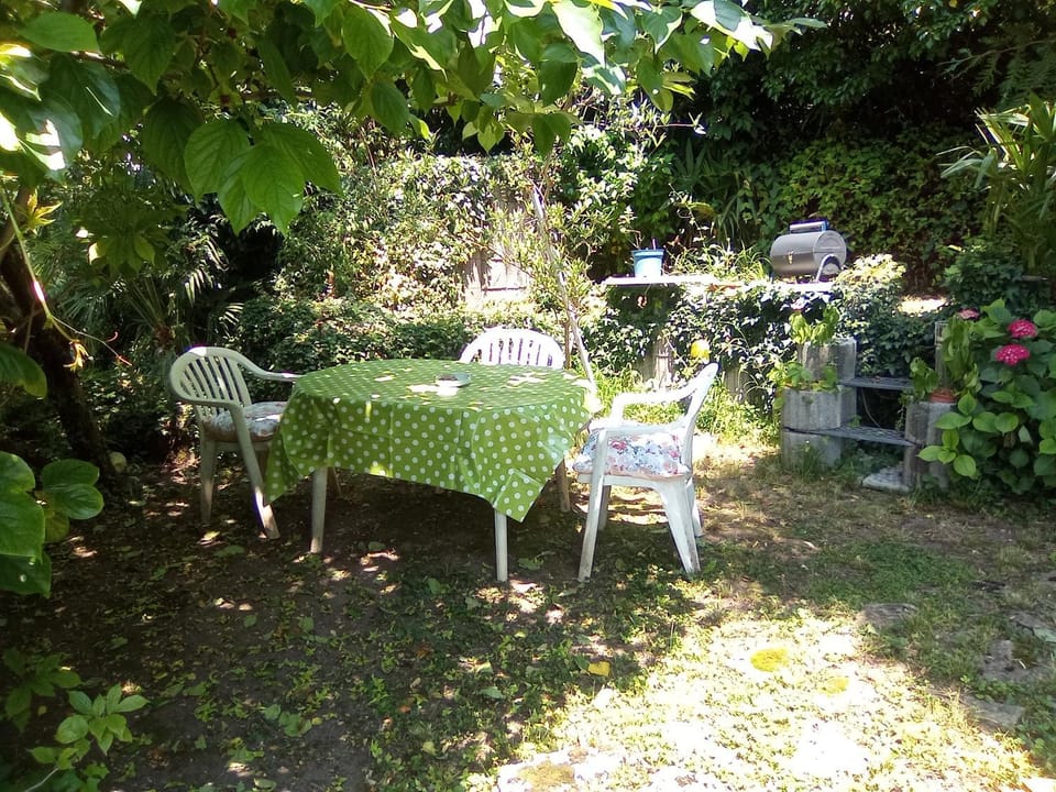Spring, Day, Summer, BBQ facilities, Garden, Garden, Dining area, Garden view