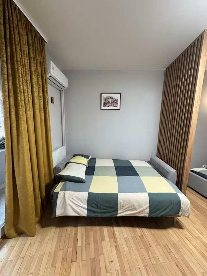 Double Studio near University Square 2 Balconies Apartment in Bucharest