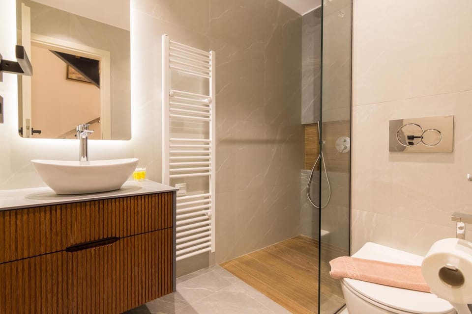 Shower, Toilet, Bathroom