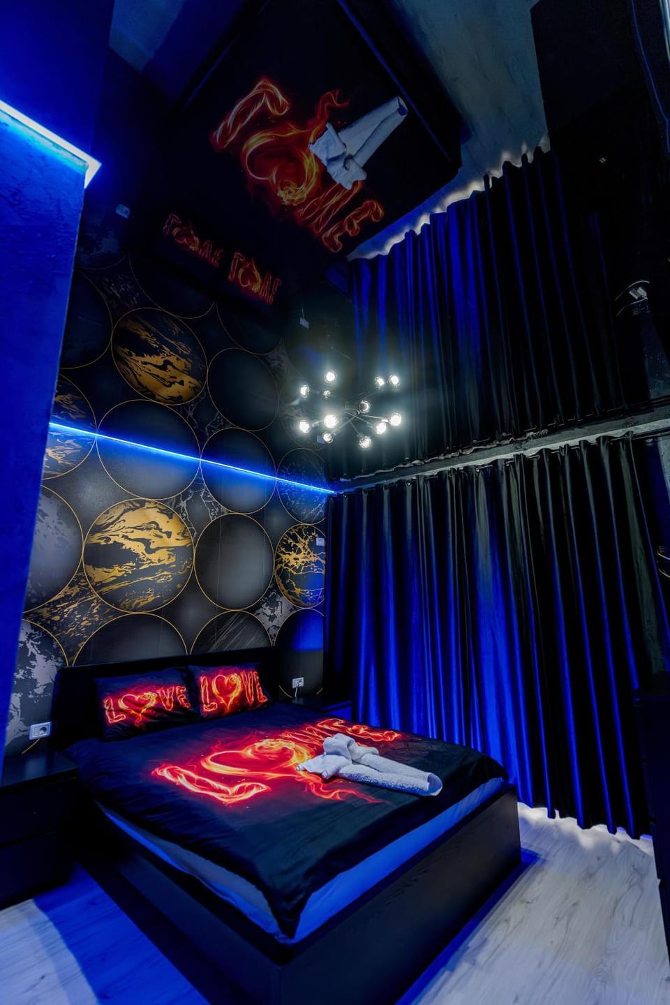 Bed, Photo of the whole room, Bedroom