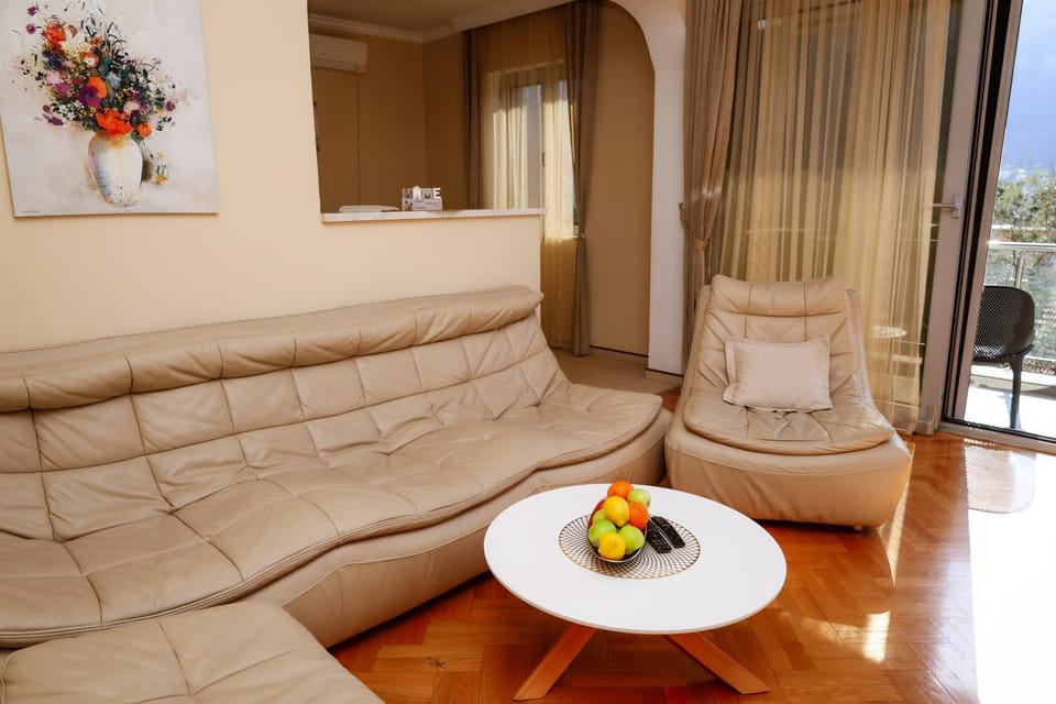 SeaWave Apartment With Parking Apartment in Dobrota