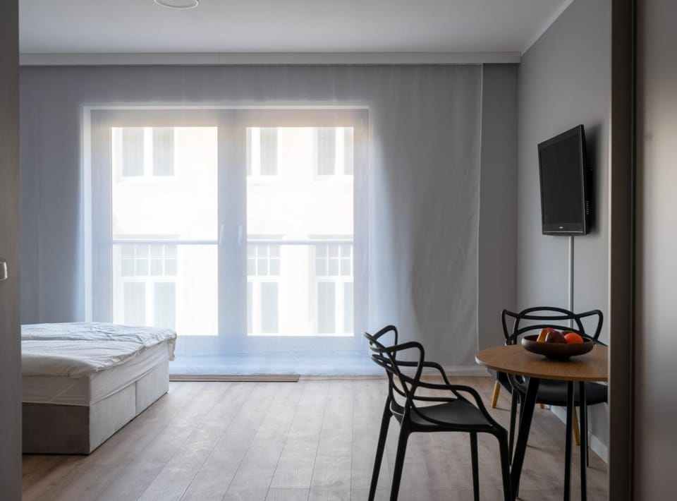 TV and multimedia, Seating area, Dining area, Bedroom