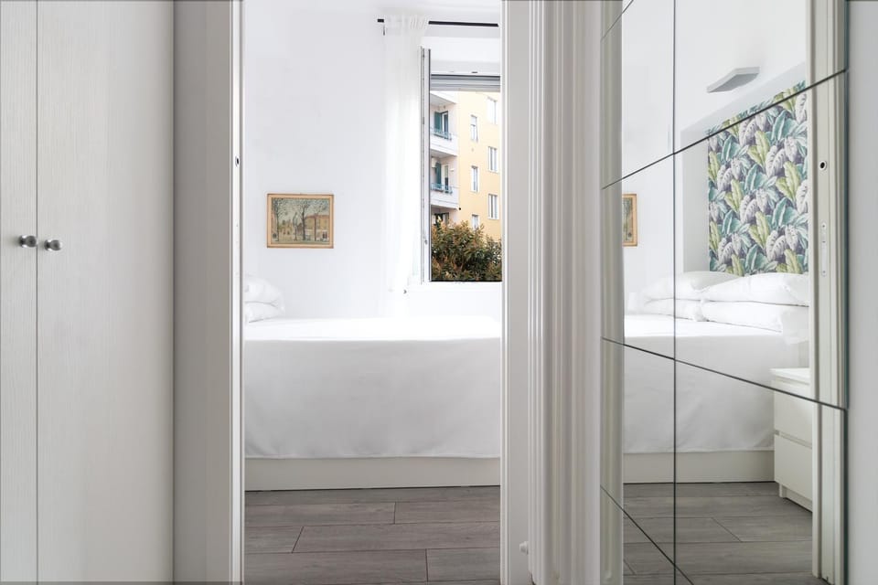 The Gentle Red House Living the city easily Apartment in Milan