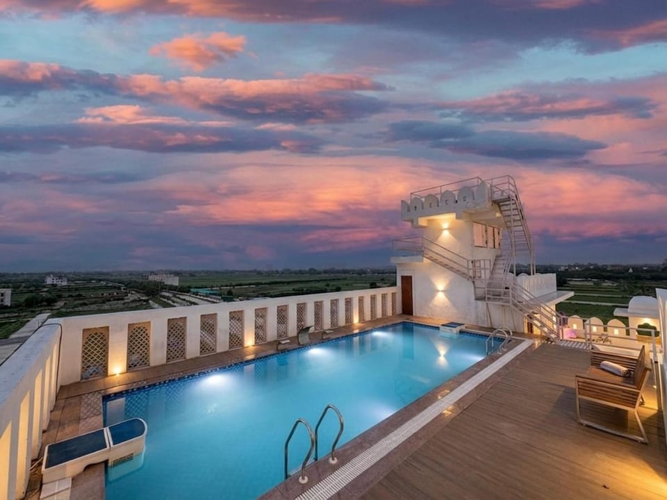 Swimming pool