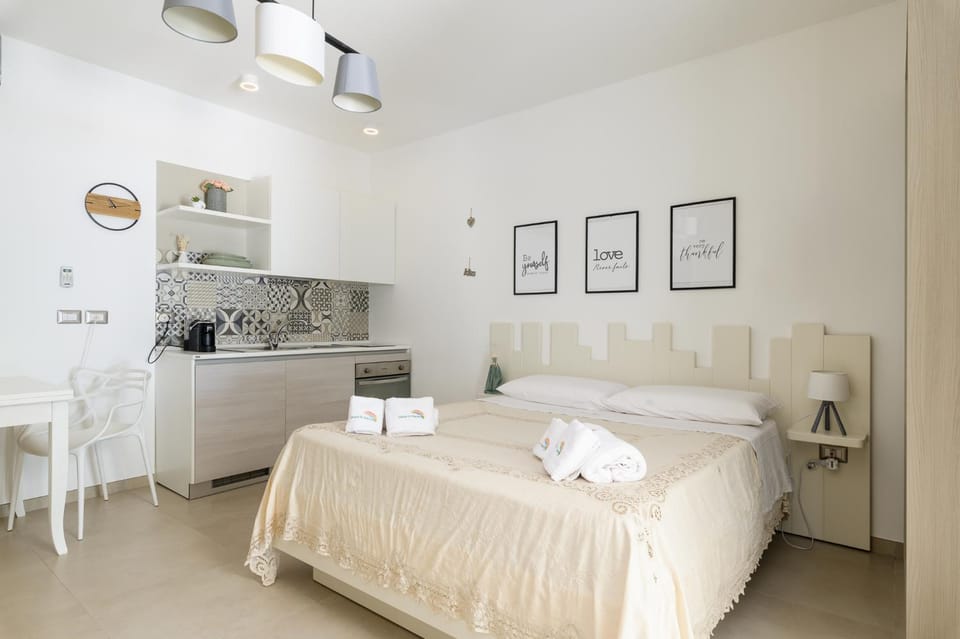 Bed, Kitchen or kitchenette