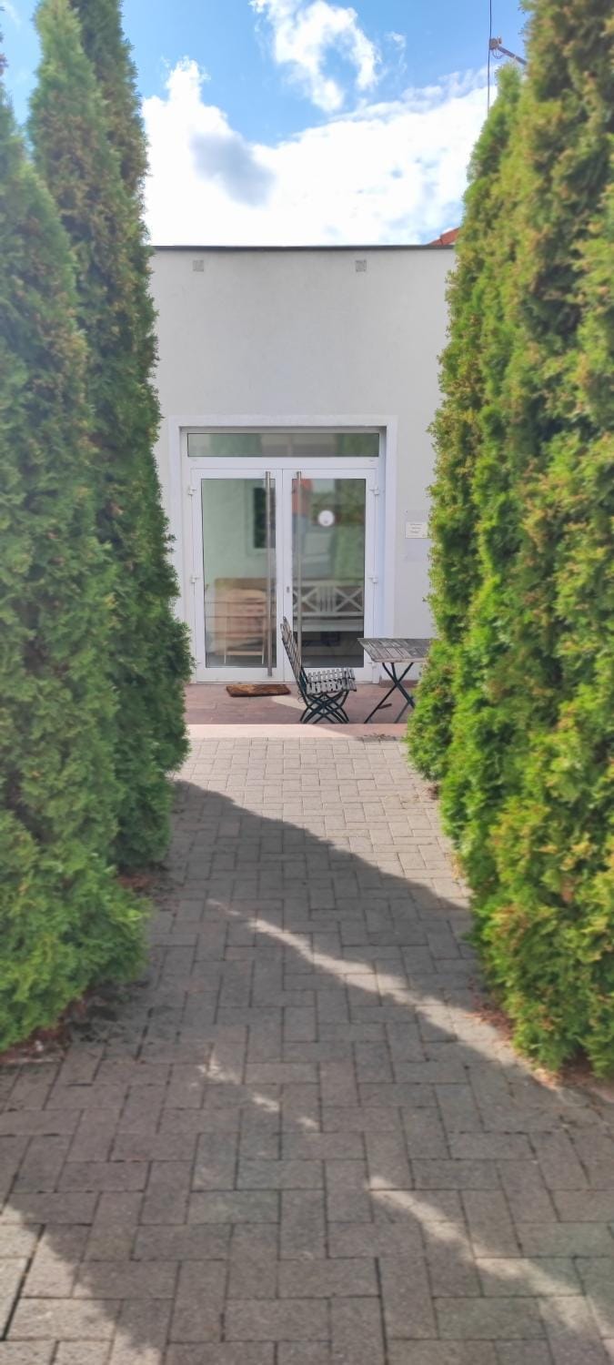 Facade/entrance
