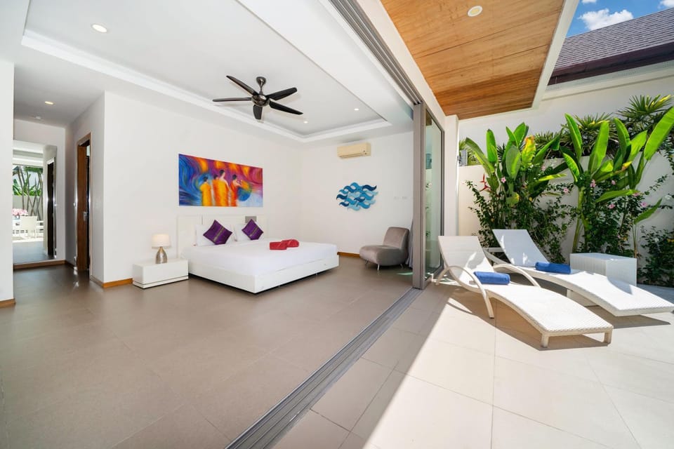 Bedroom, sunbed