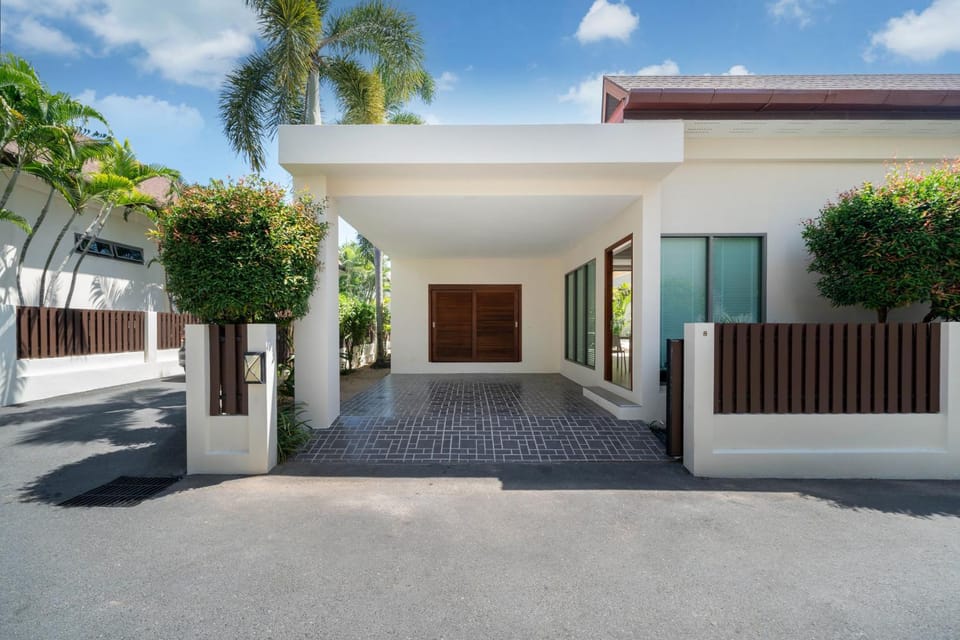 Property building, Facade/entrance, Day, Parking
